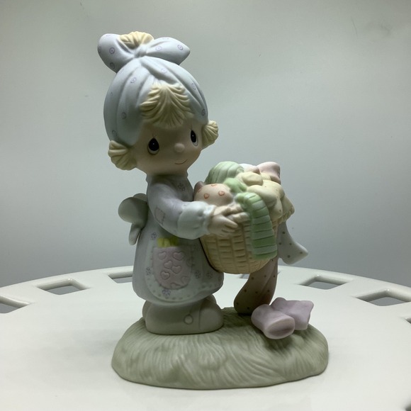 Precious Moments Be Not Weary in Well Doing 1979 Girl w/ Laundry Basket - Picture 2 of 8